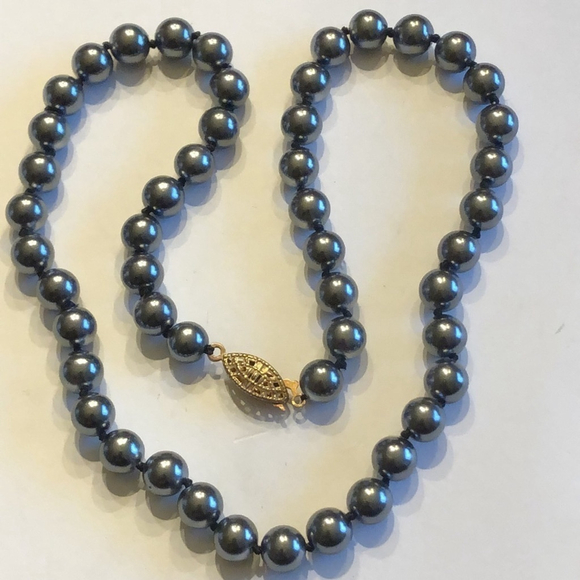 Vintage Dark Gray Faux Pearl Classic Single Strand Necklace - Picture 3 of 5